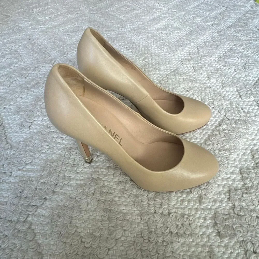 Chanel Beige Leather Heels size 37 new